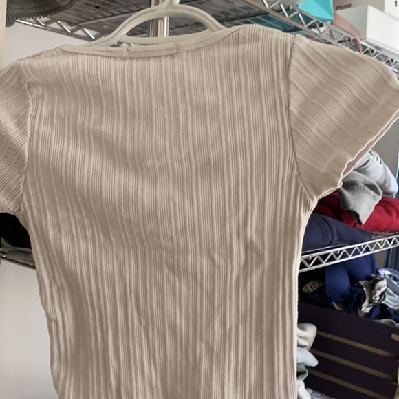 buttom up tee - Picture 3 of 3